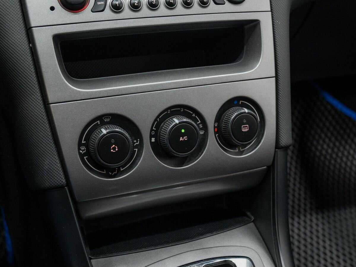 Купить Peugeot 408 с пробегом. Фото: #18