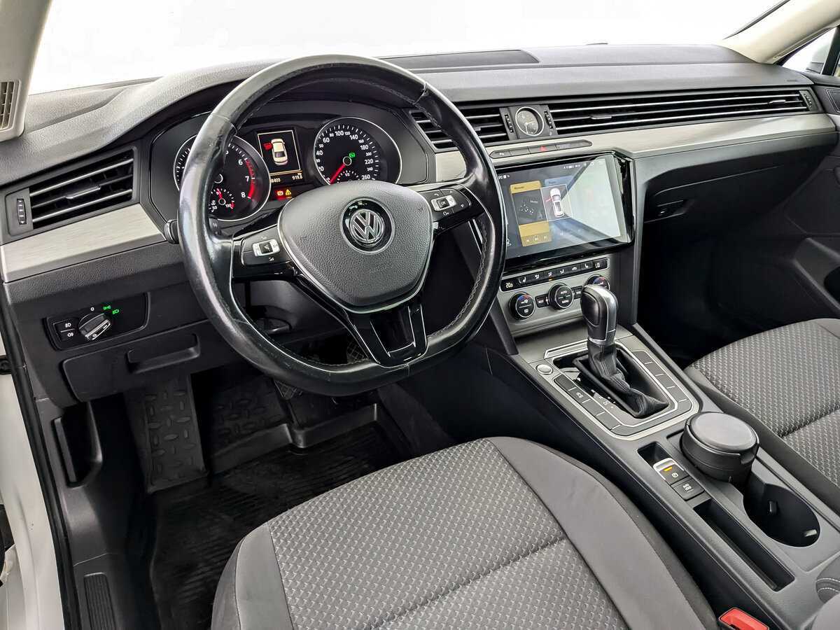 Купить Volkswagen Passat с пробегом. Фото: #15
