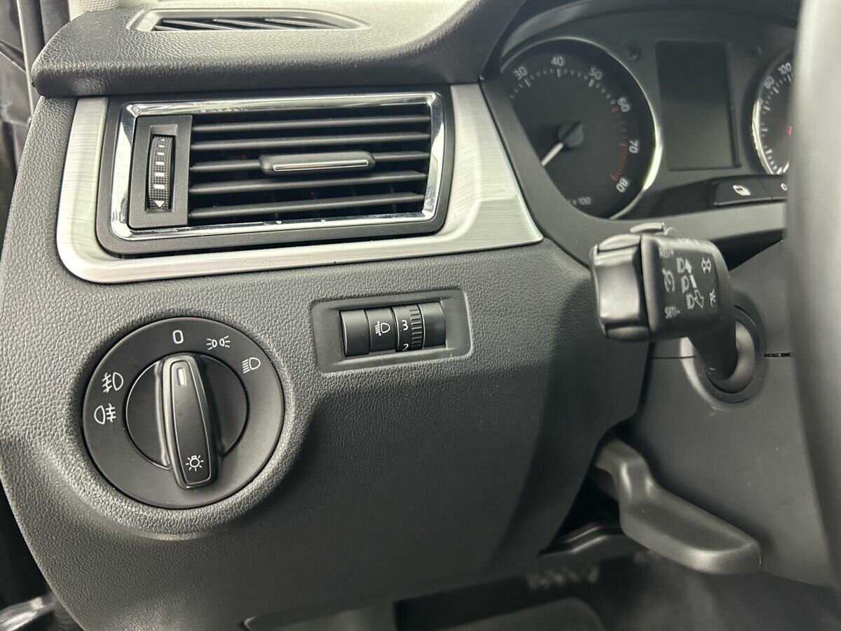 Купить Skoda Rapid с пробегом. Фото: #8