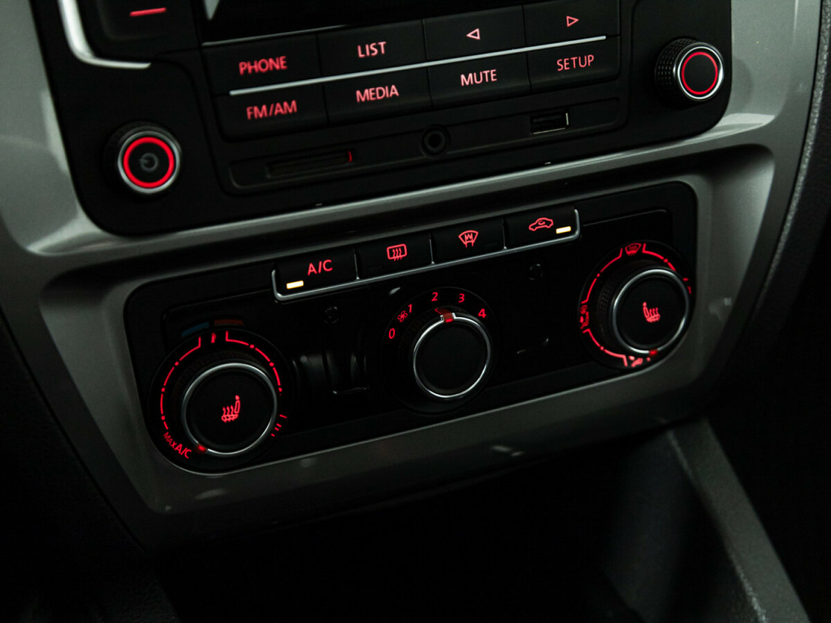 Купить Volkswagen Jetta с пробегом. Фото: #11