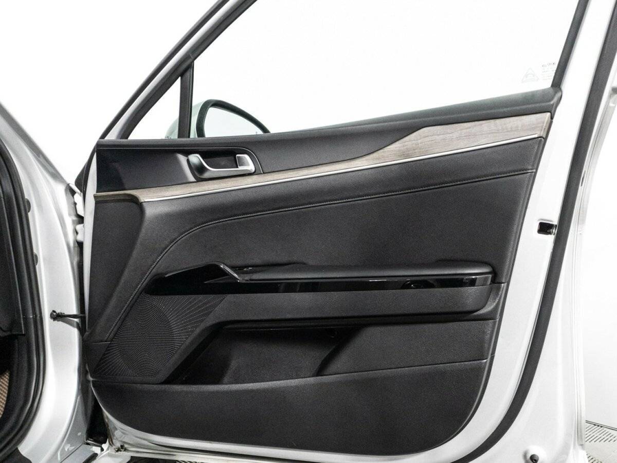 Купить Kia K5 с пробегом. Фото: #28