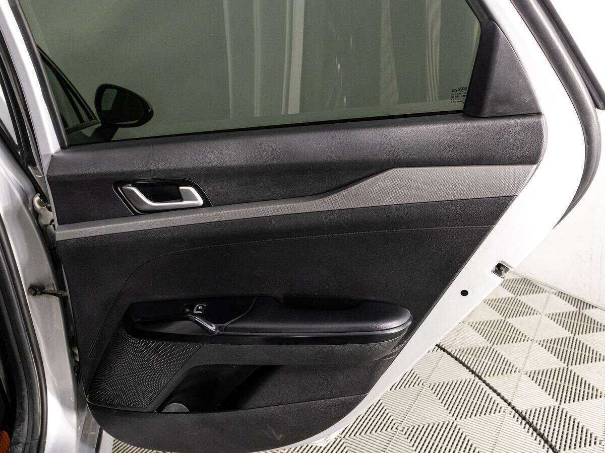 Купить Kia K5 с пробегом. Фото: #24