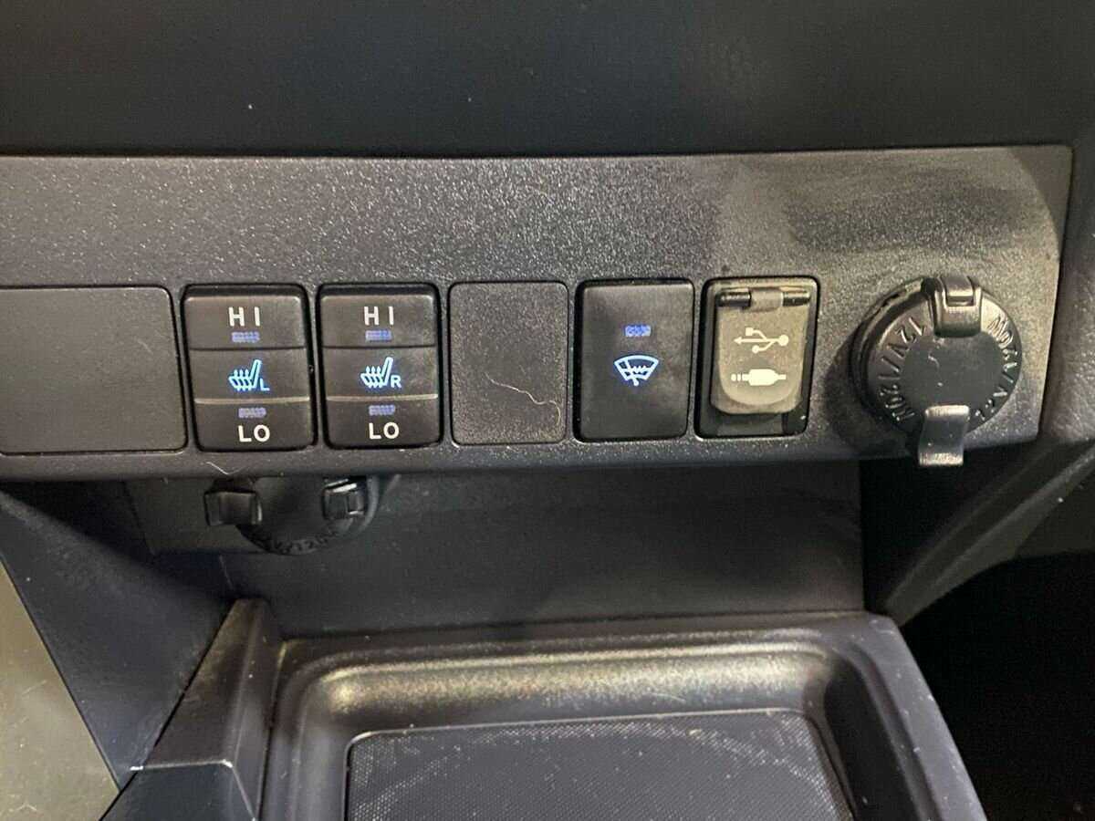 Купить Toyota RAV4 с пробегом. Фото: #15