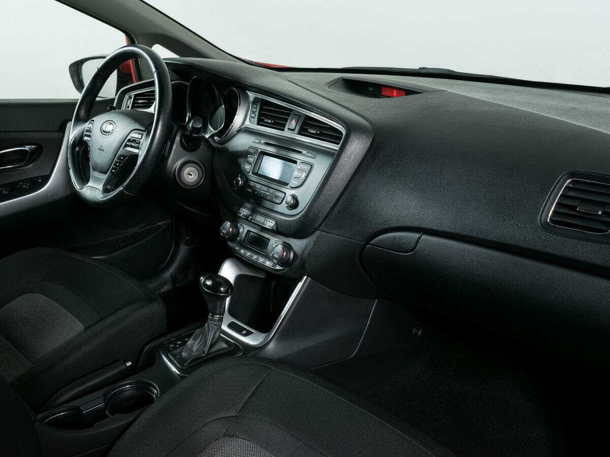 Купить Kia Ceed с пробегом. Фото: #8