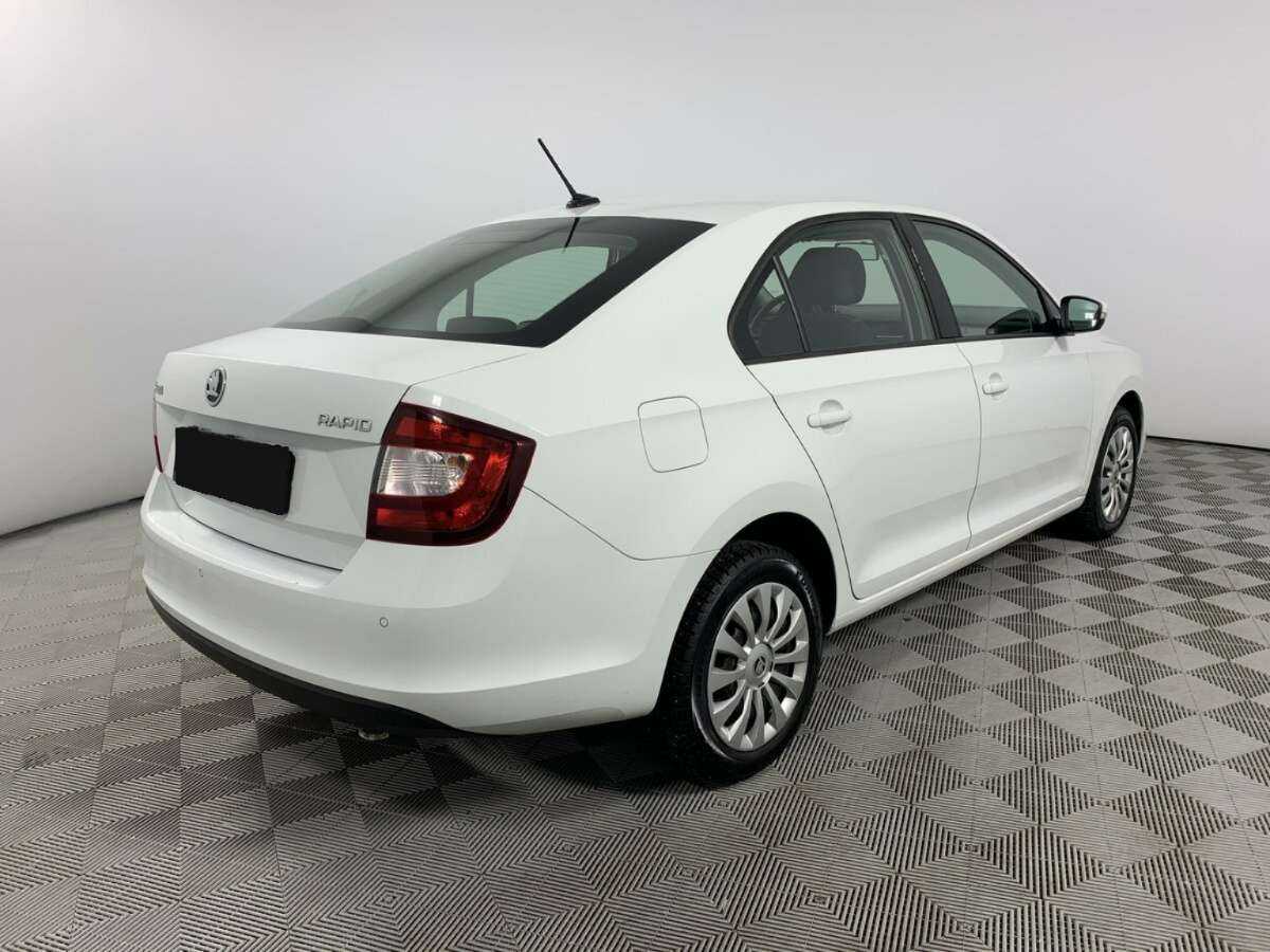 Купить Skoda Rapid с пробегом. Фото: #4