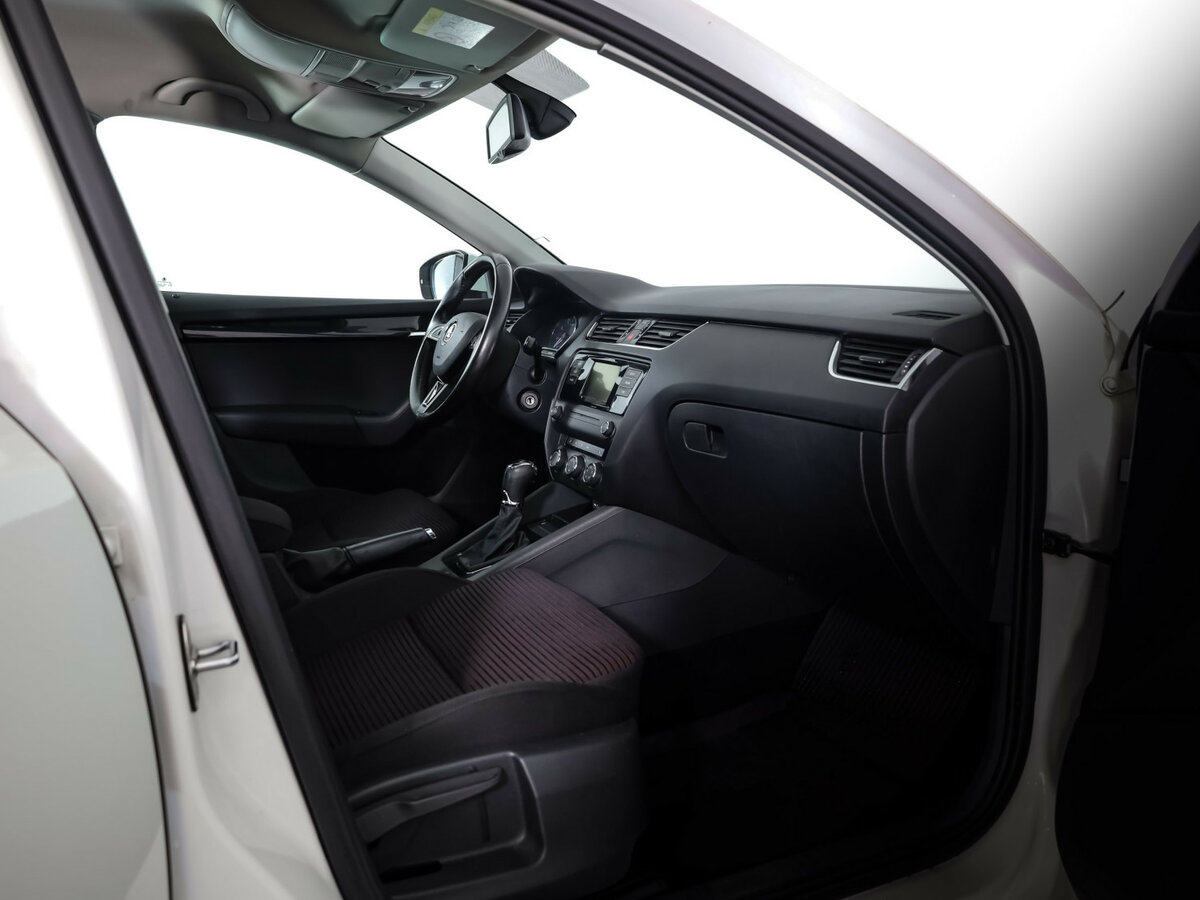 Купить Skoda Octavia с пробегом. Фото: #18