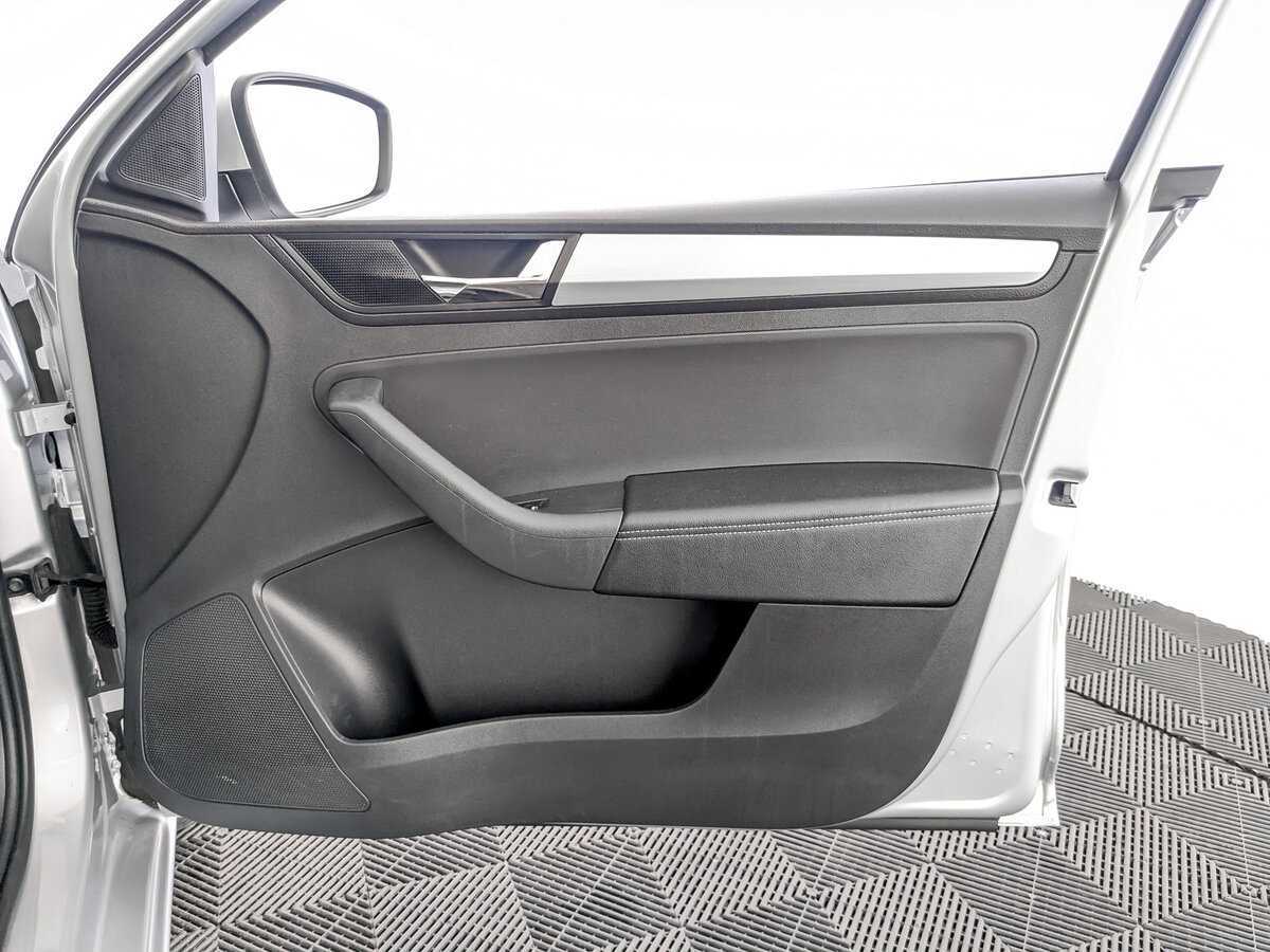 Купить Skoda Rapid с пробегом. Фото: #19