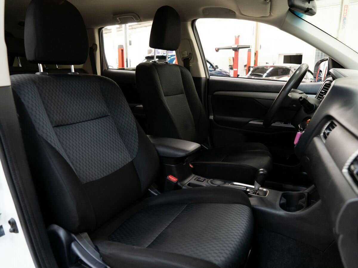 Купить Mitsubishi Outlander с пробегом. Фото: #11