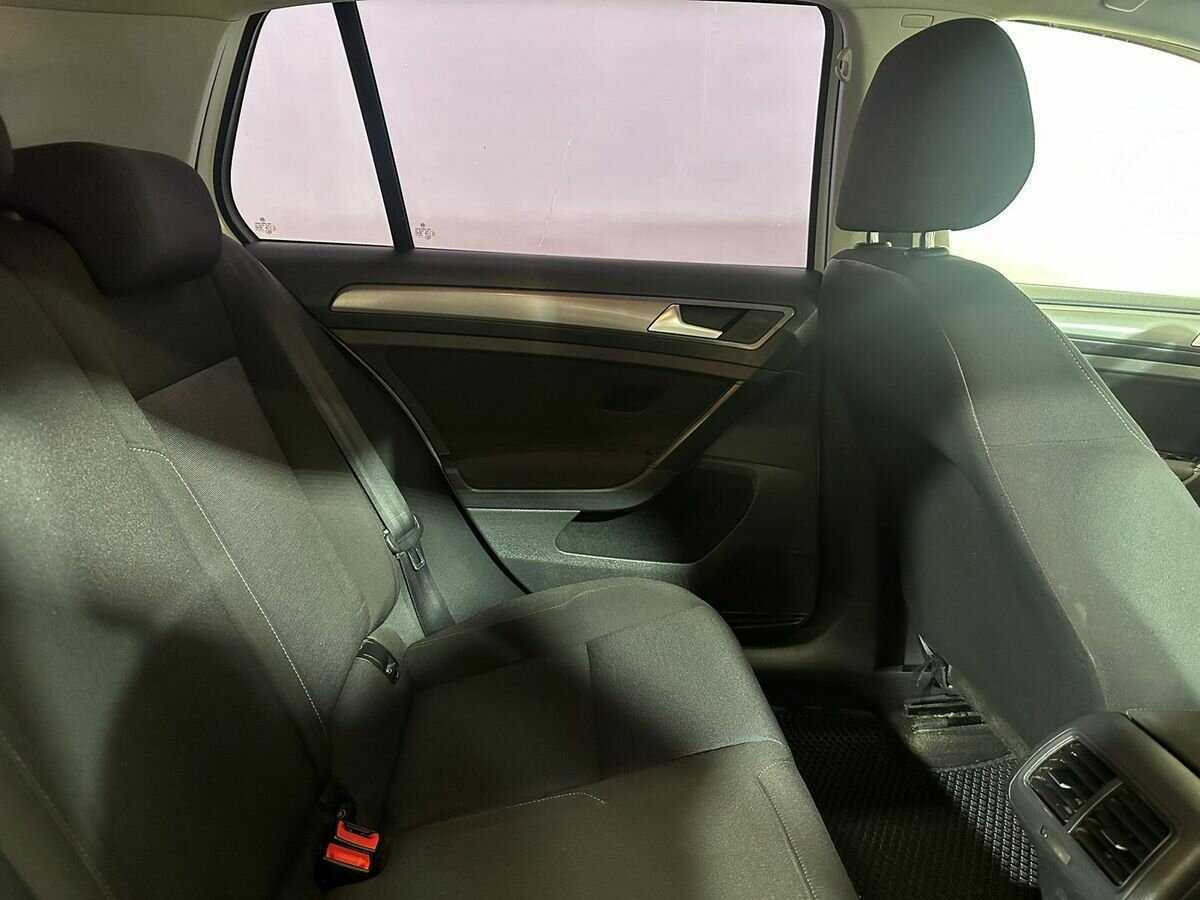 Купить Volkswagen Golf с пробегом. Фото: #10