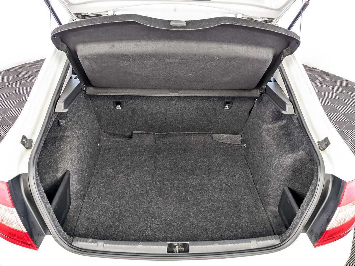 Купить Skoda Rapid с пробегом. Фото: #9