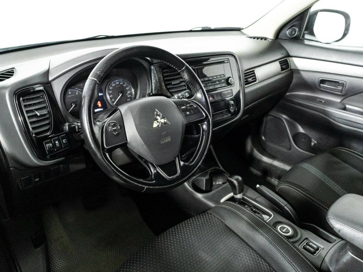 Купить Mitsubishi Outlander с пробегом. Фото: #10