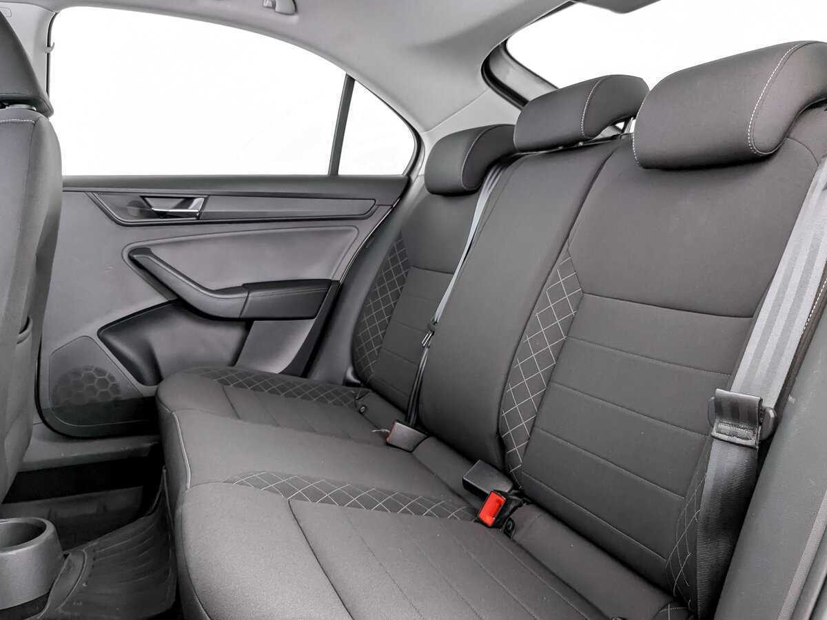 Купить Skoda Rapid с пробегом. Фото: #9