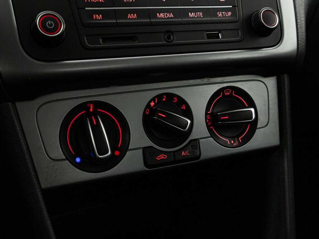 Купить Volkswagen Polo с пробегом. Фото: #15