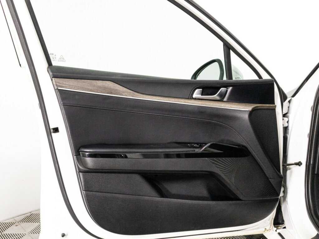 Купить Kia K5 с пробегом. Фото: #23