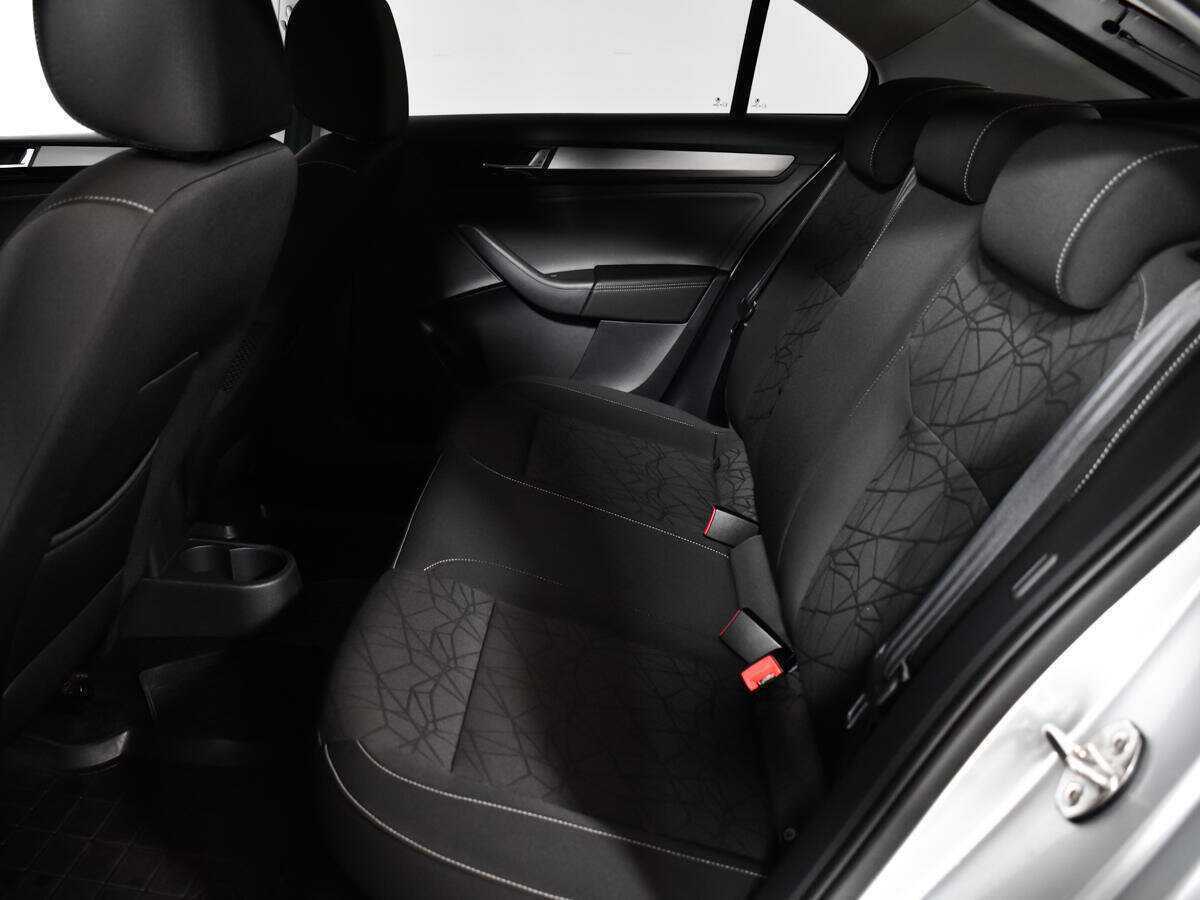 Купить Skoda Rapid с пробегом. Фото: #9