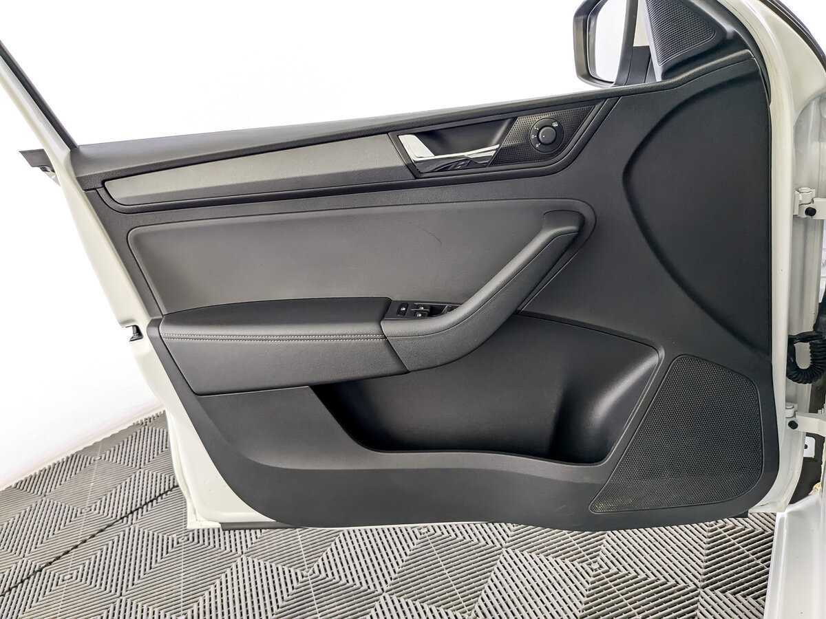 Купить Skoda Rapid с пробегом. Фото: #18