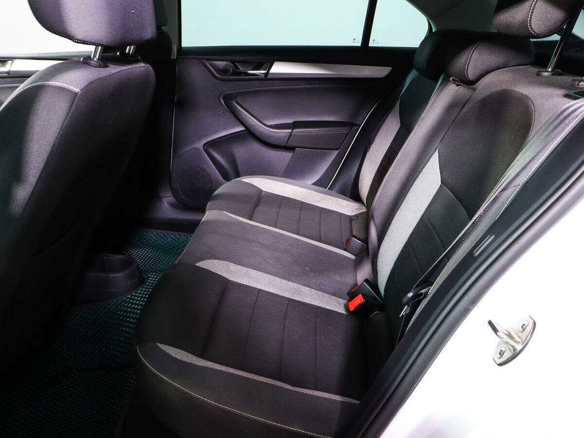 Купить Skoda Rapid с пробегом. Фото: #9