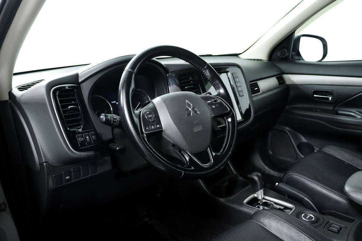 Купить Mitsubishi Outlander с пробегом. Фото: #12