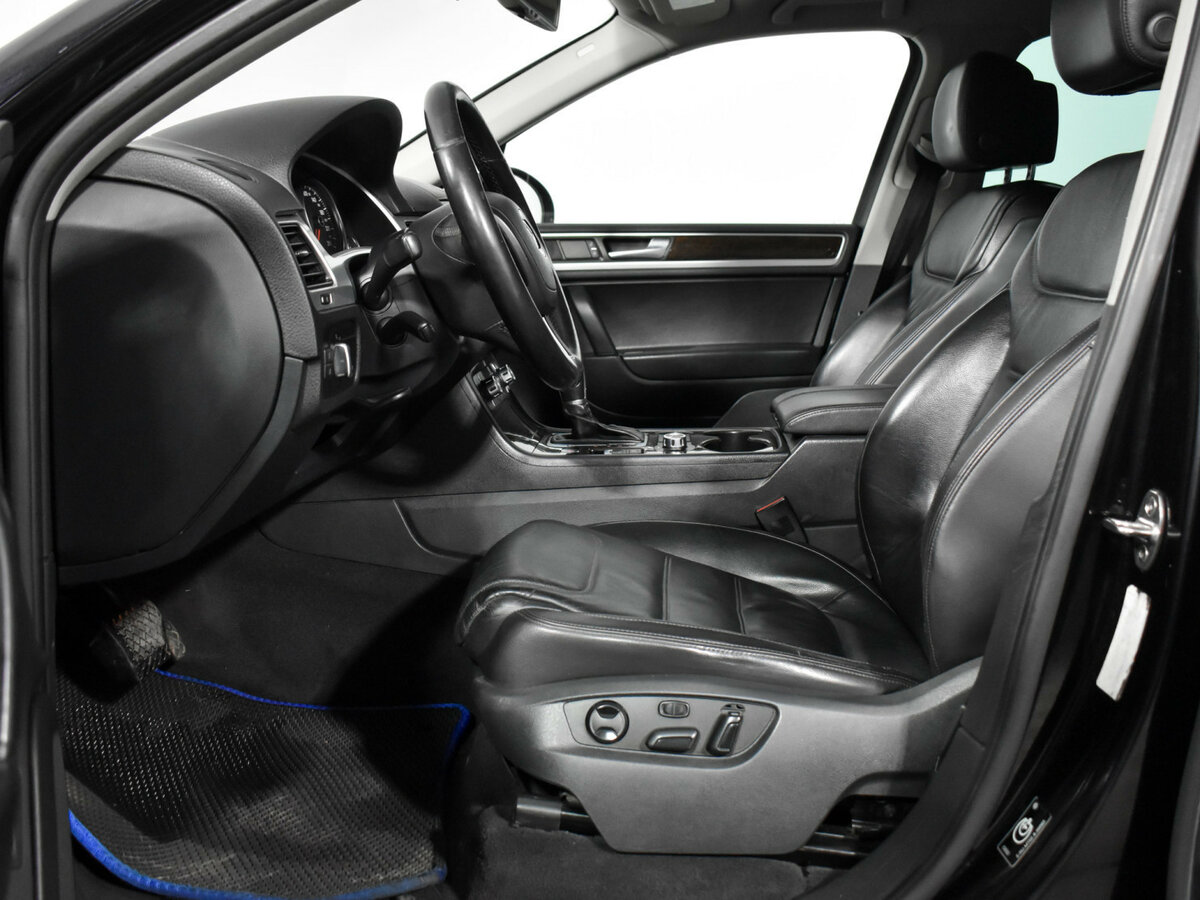 Купить Volkswagen Touareg с пробегом. Фото: #8