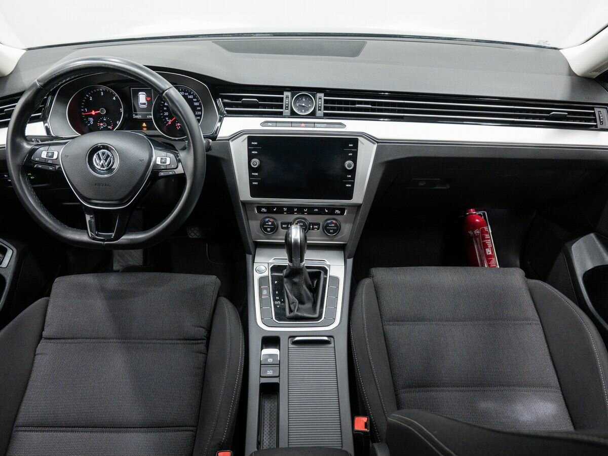 Купить Volkswagen Passat с пробегом. Фото: #10
