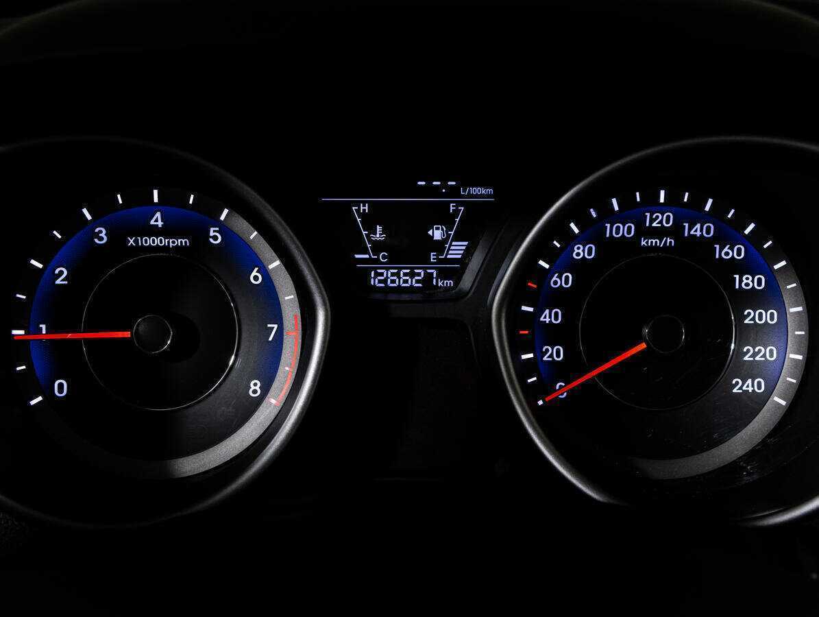 Купить Hyundai Elantra с пробегом. Фото: #15