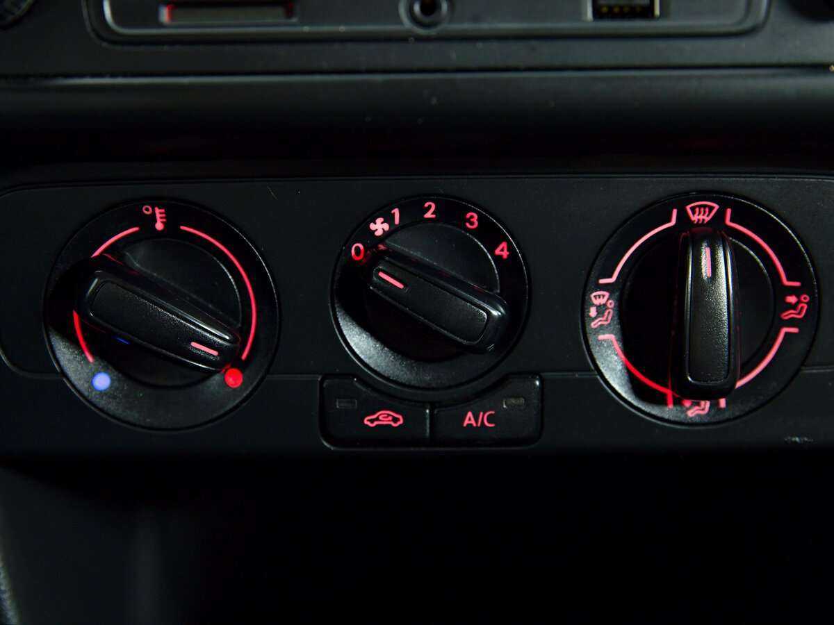 Купить Volkswagen Polo с пробегом. Фото: #12