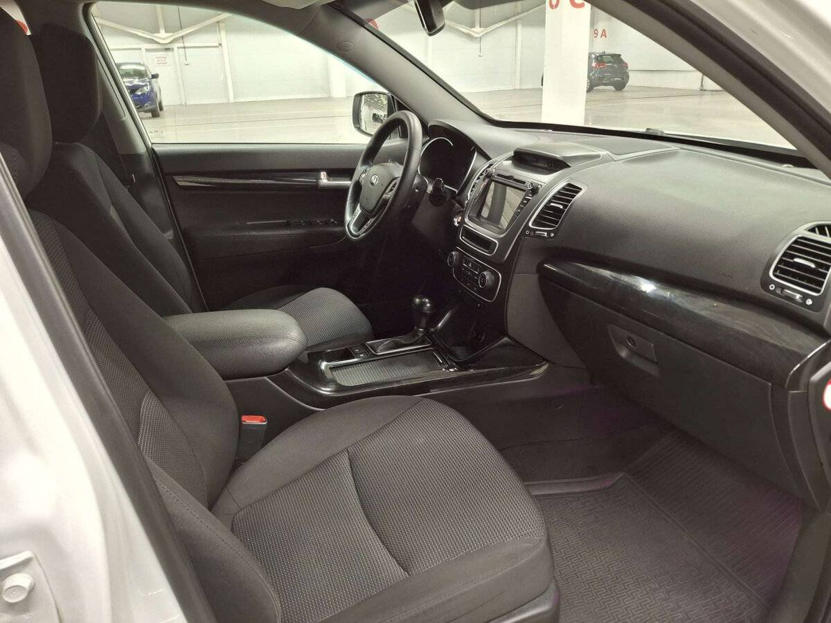 Купить Kia Sorento с пробегом. Фото: #10