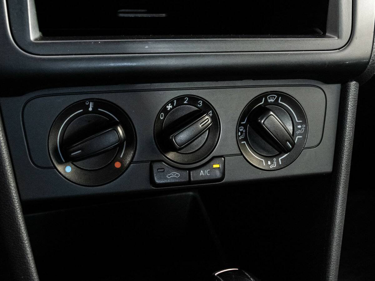 Купить Volkswagen Polo с пробегом. Фото: #12