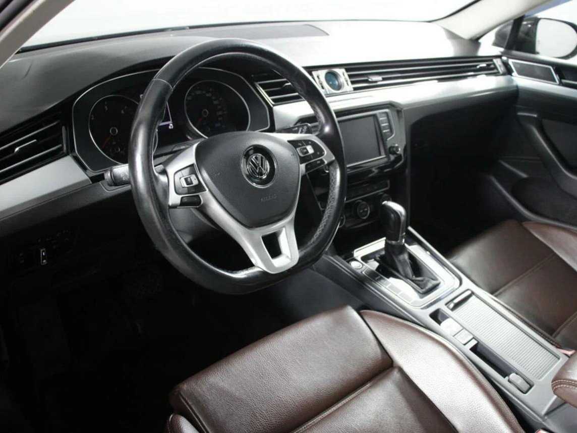 Купить Volkswagen Passat с пробегом. Фото: #11