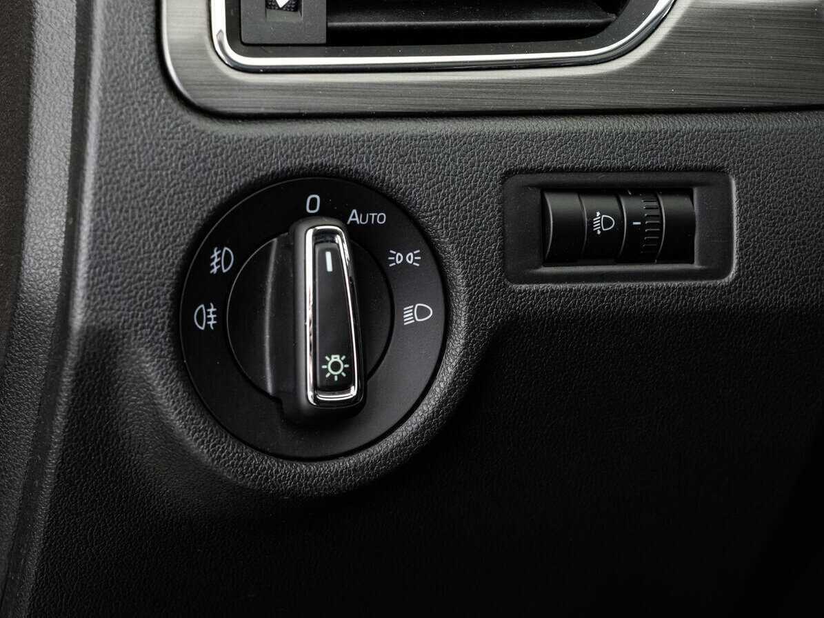 Купить Skoda Rapid с пробегом. Фото: #10