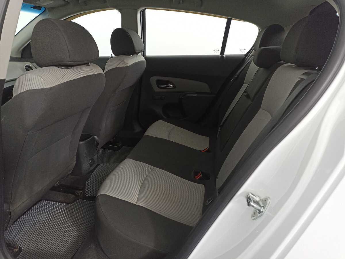 Купить Chevrolet Cruze с пробегом. Фото: #10