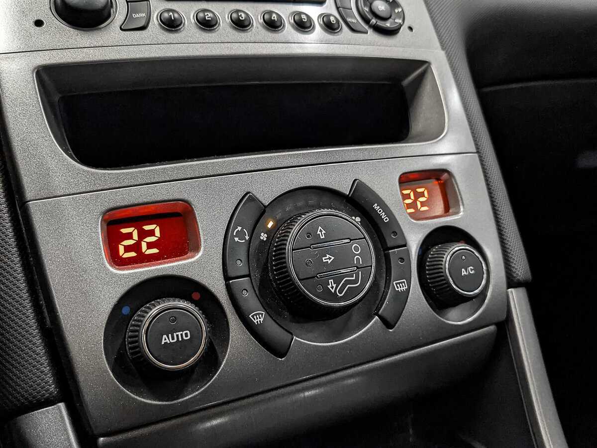 Купить Peugeot 308 с пробегом. Фото: #22