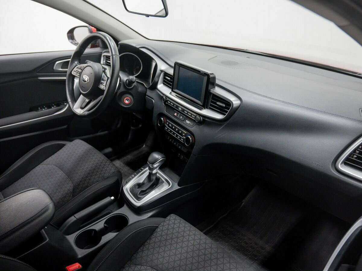 Купить Kia Ceed с пробегом. Фото: #10