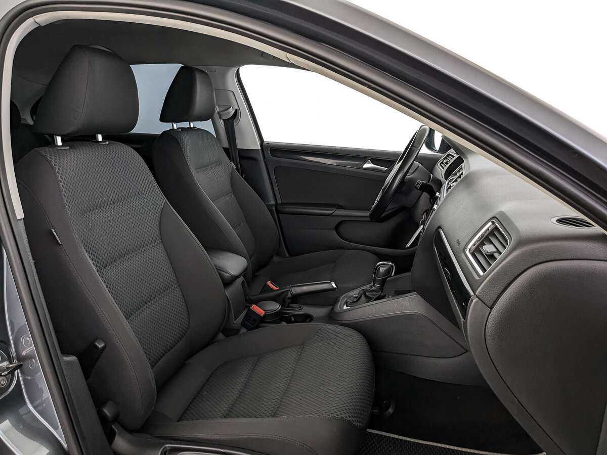 Купить Volkswagen Jetta с пробегом. Фото: #17