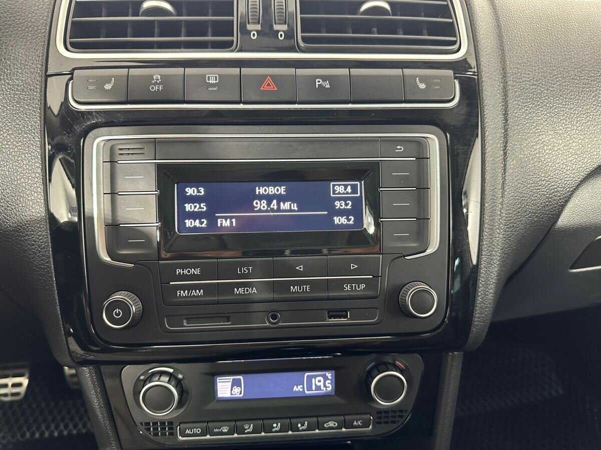 Купить Volkswagen Polo с пробегом. Фото: #11