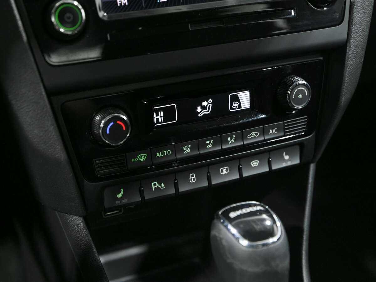 Купить Skoda Rapid с пробегом. Фото: #10