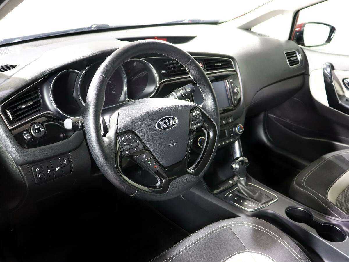 Купить Kia Ceed с пробегом. Фото: #13