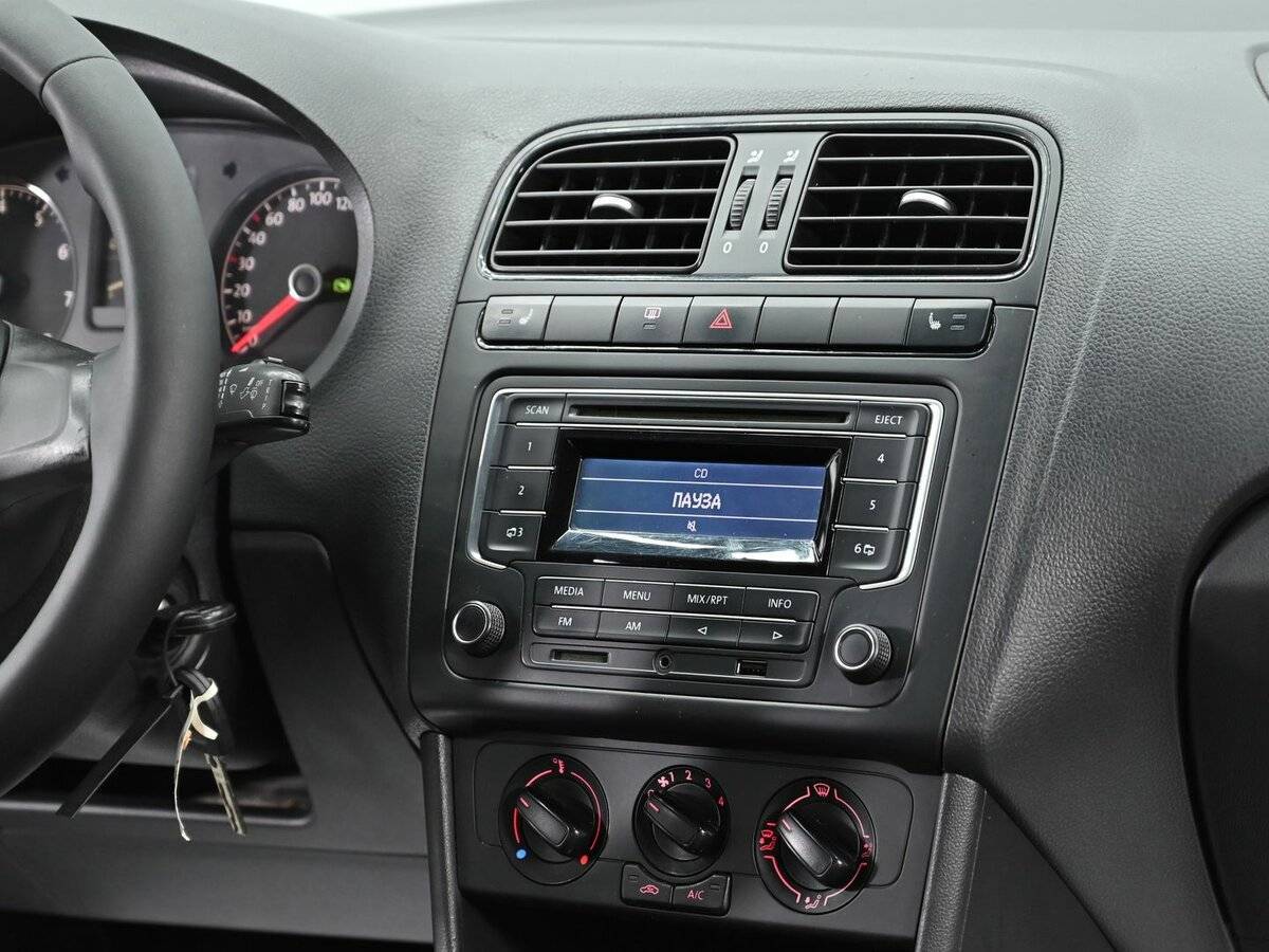 Купить Volkswagen Polo с пробегом. Фото: #8