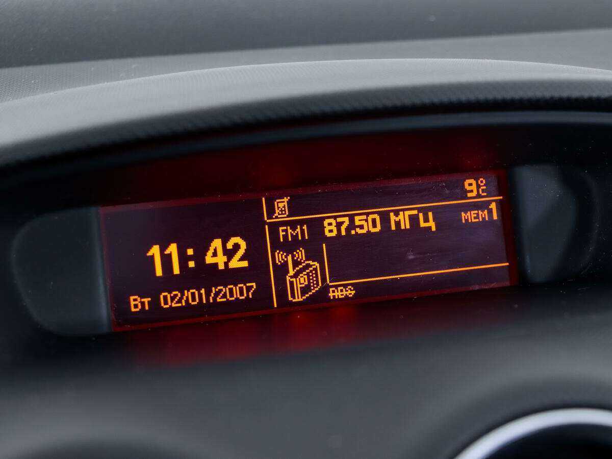 Купить Peugeot 408 с пробегом. Фото: #12