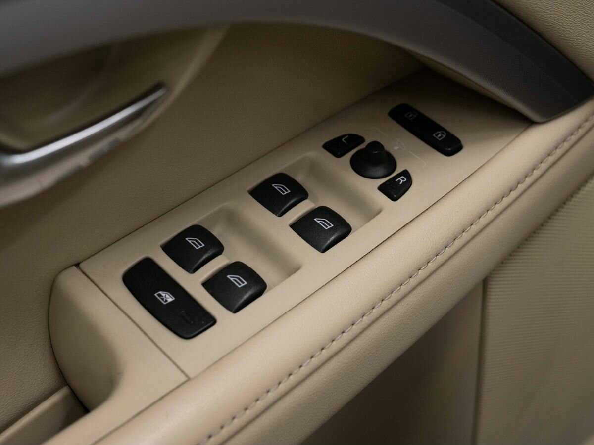 Купить Volvo XC70 с пробегом. Фото: #16