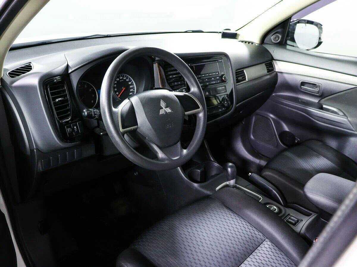 Купить Mitsubishi Outlander с пробегом. Фото: #11