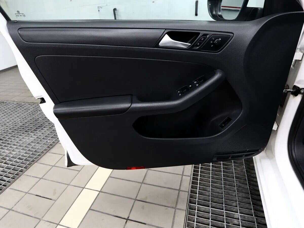 Купить Volkswagen Jetta с пробегом. Фото: #11