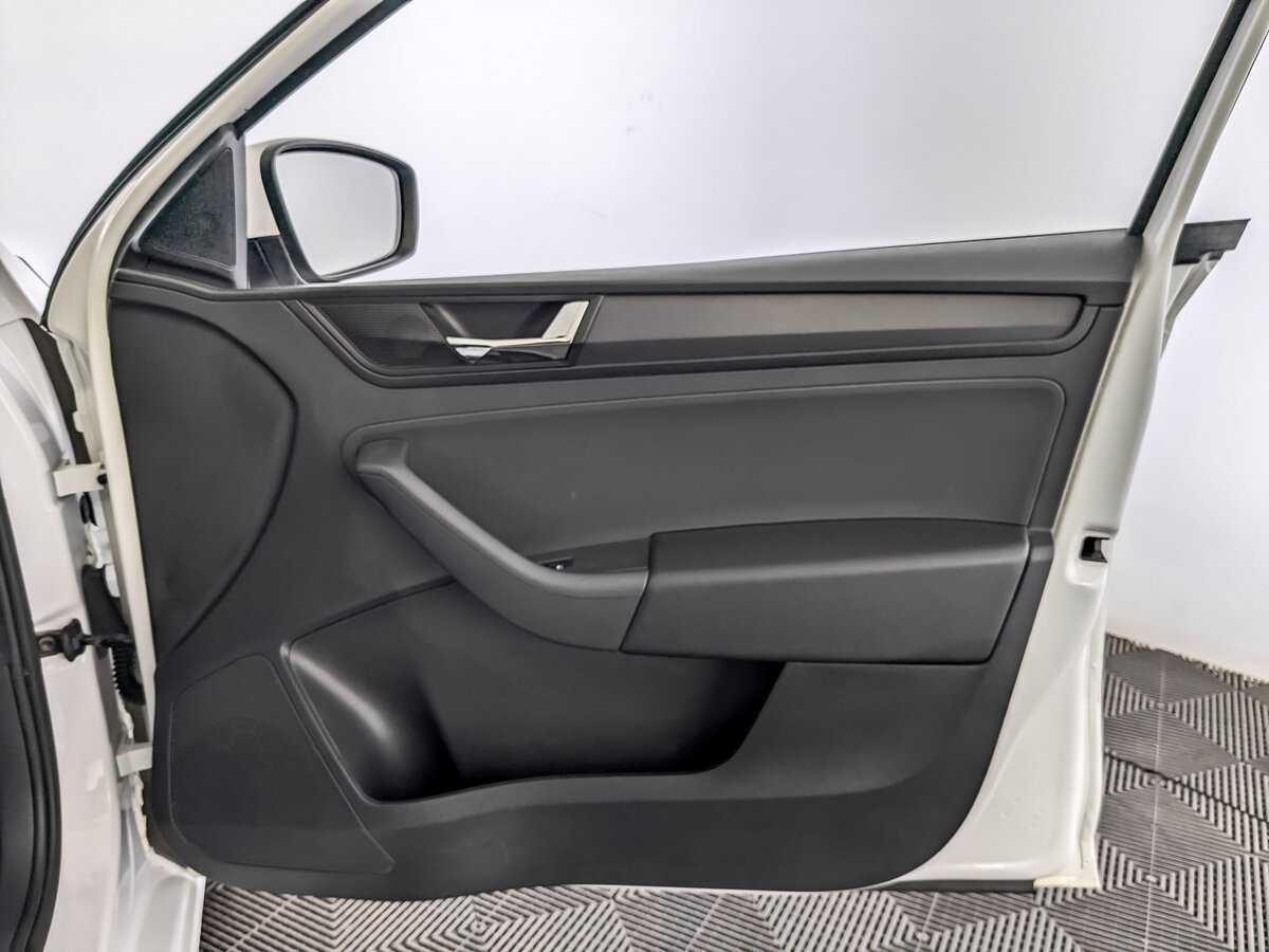 Купить Skoda Rapid с пробегом. Фото: #23
