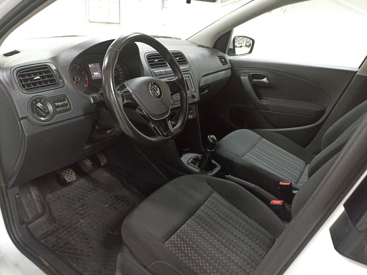 Купить Volkswagen Polo с пробегом. Фото: #15