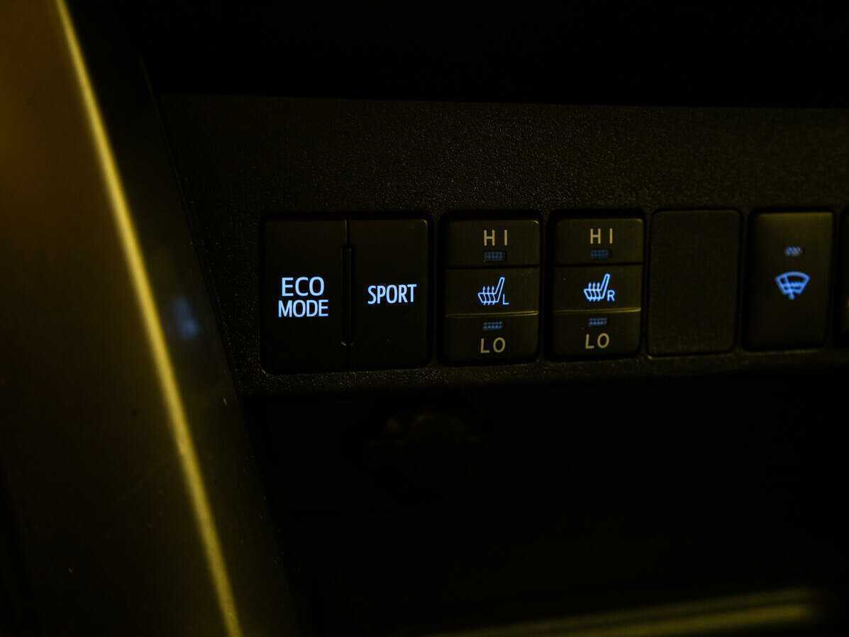 Купить Toyota RAV4 с пробегом. Фото: #14