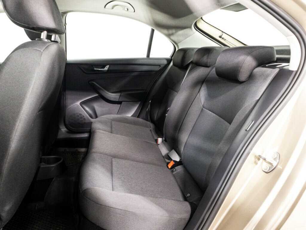 Купить Skoda Rapid с пробегом. Фото: #9