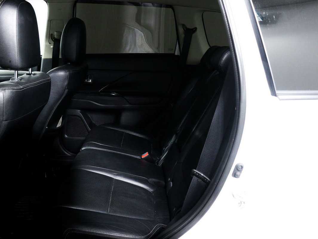 Купить Mitsubishi Outlander с пробегом. Фото: #11