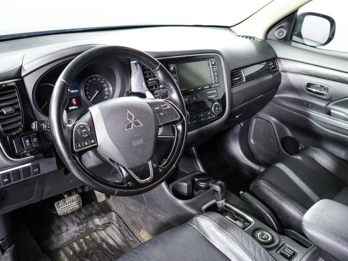 Купить Mitsubishi Outlander с пробегом. Фото: #11