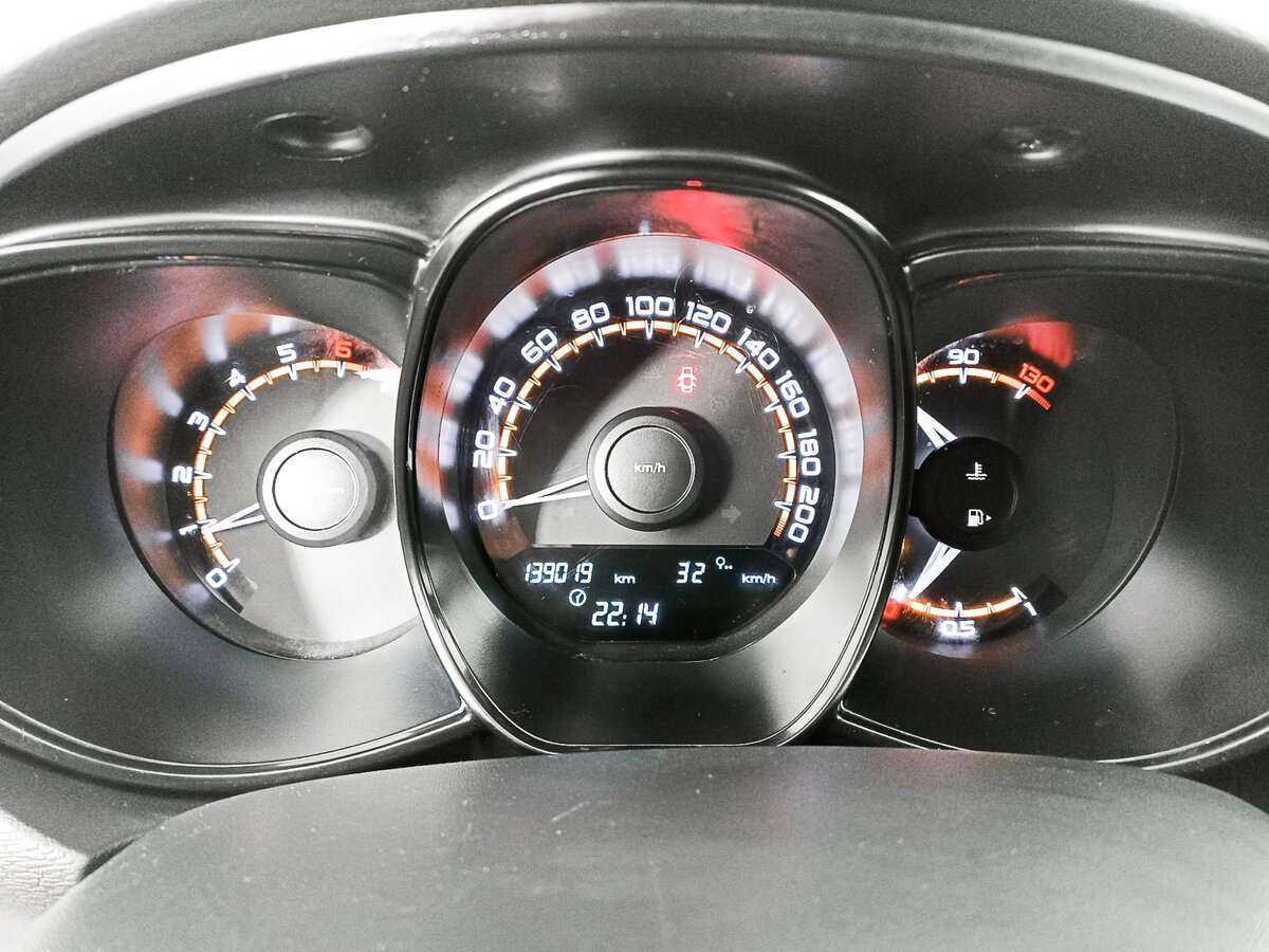 Купить Lada (ВАЗ) Vesta с пробегом. Фото: #8