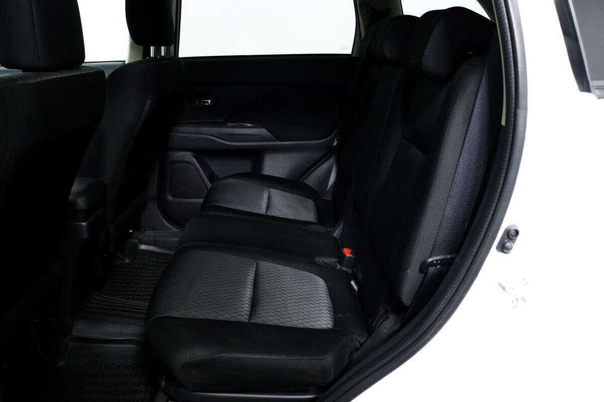 Купить Mitsubishi Outlander с пробегом. Фото: #11